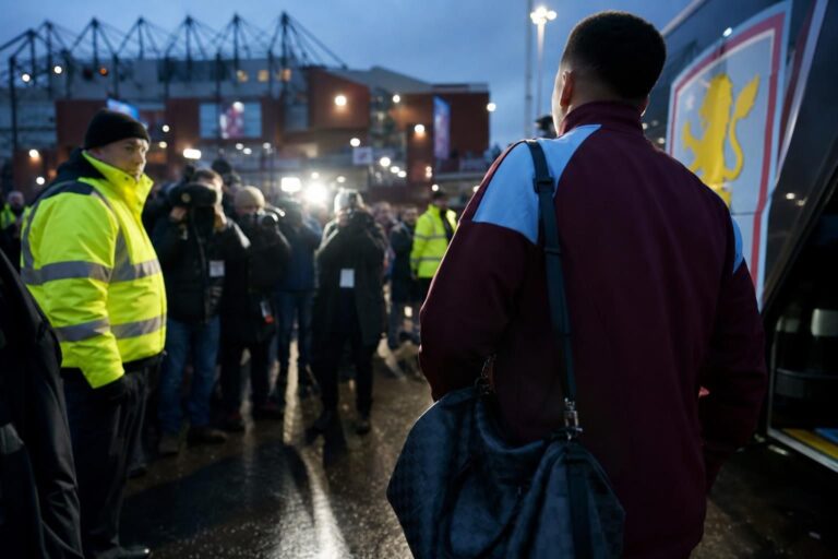 Sfeerbeeld rond de mogelijke overstap van Alejandro Garnacho naar Aston Villa