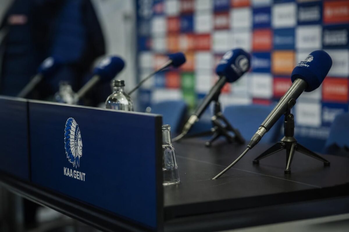 Persmoment van KAA Gent in aanloop naar de Europese wedstrijd tegen FK LNZ Tsjerkasy