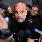 Pep Guardiola tijdens een persmoment rond de interesse van de Italiaanse bond