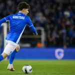Konstantinos Karetsas in het tenue van KRC Genk tijdens een wedstrijd