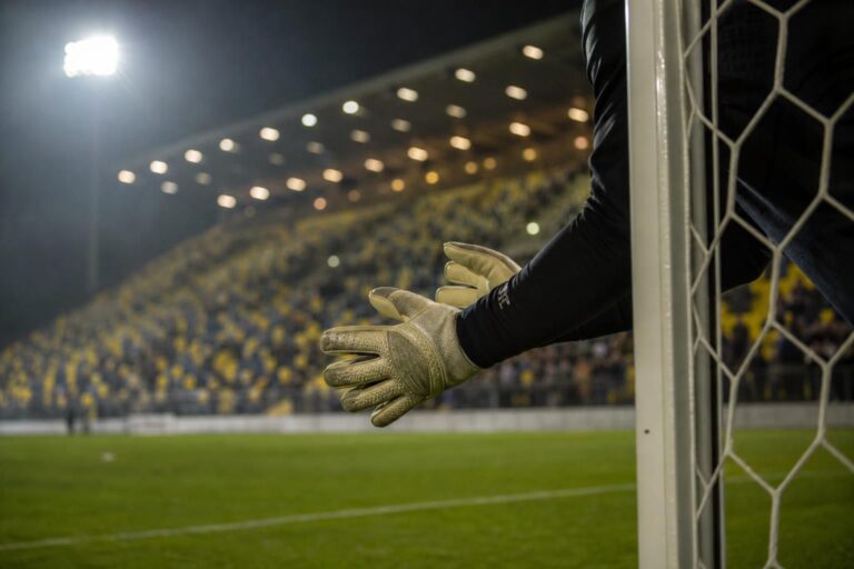 Sfeerbeeld rond Union en het mogelijke vertrek van doelman Kjell Scherpen