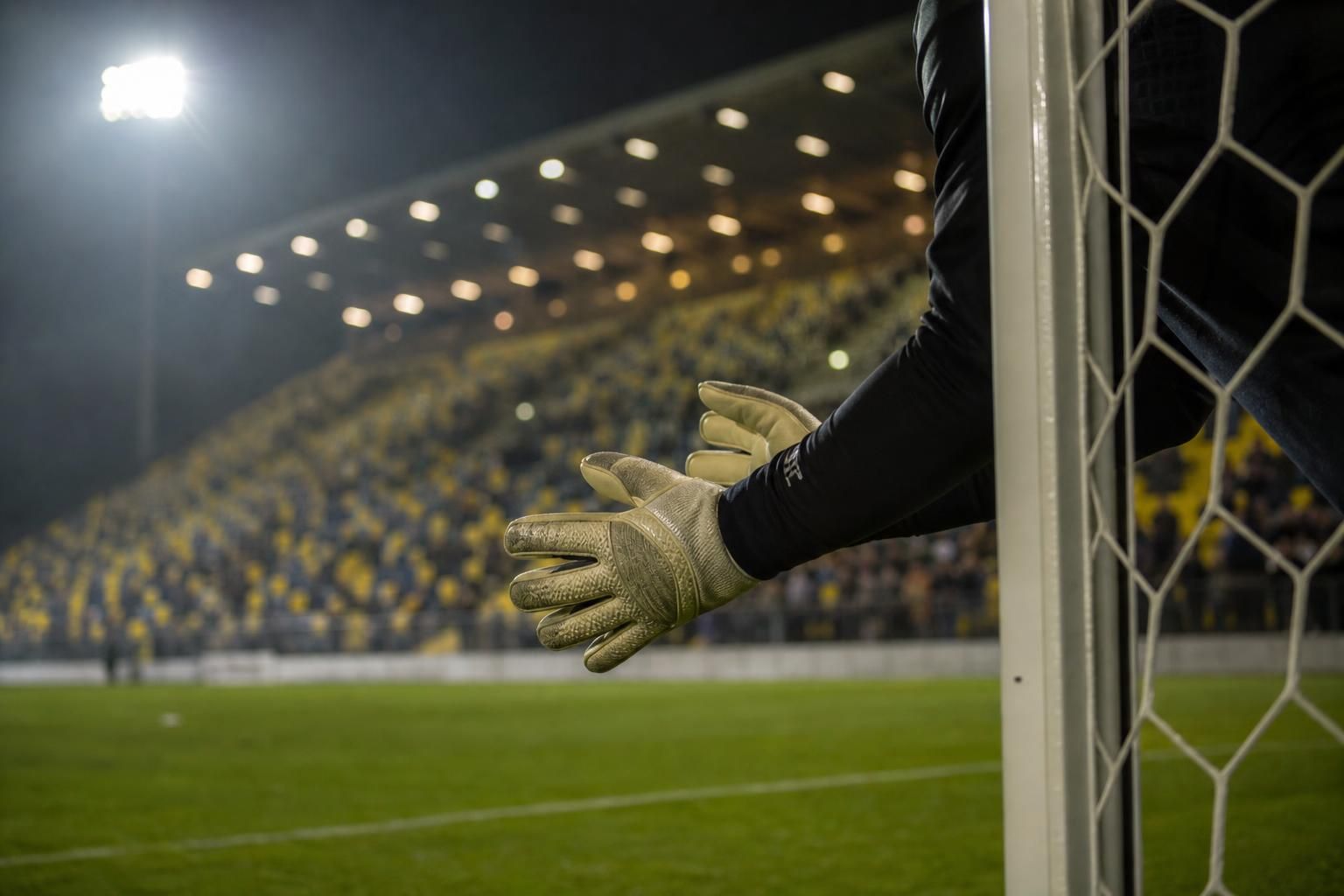 Sfeerbeeld rond Union en het mogelijke vertrek van doelman Kjell Scherpen