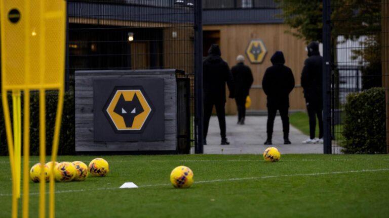Tolu Arokodare reageert op de commotie rond zijn situatie bij Wolverhampton Wanderers