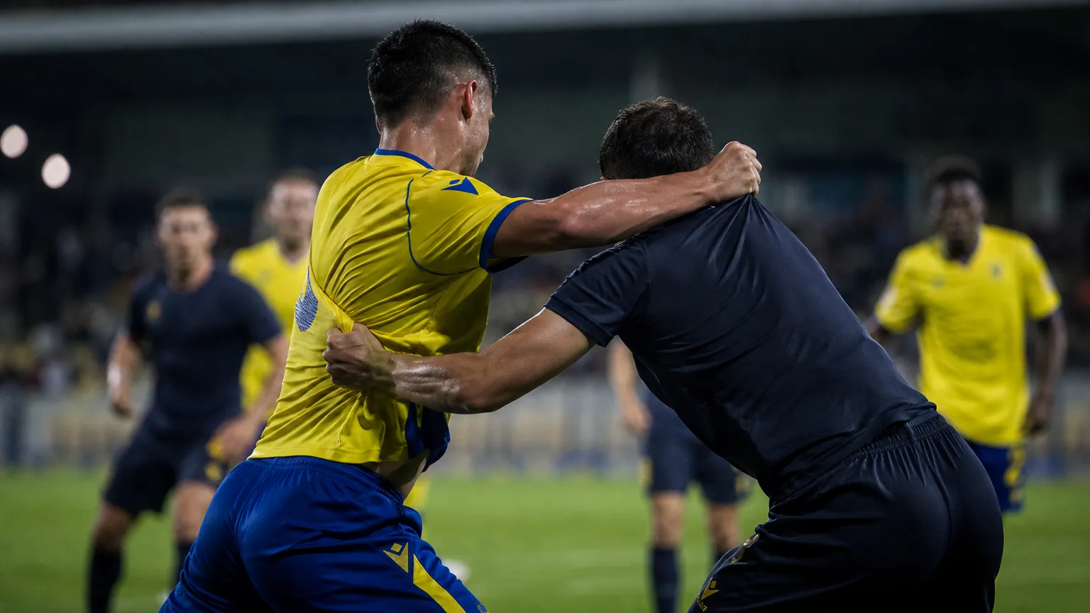 STVV in een bitsige oefenmatch met stevig duelspel zonder herkenbare gezichten