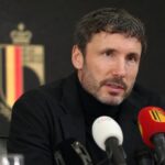 Mark van Bommel in een perscontext rond de Rode Duivels