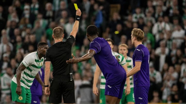 Gespannen Europese wedstrijdsfeer rond Anderlecht na een betwiste rode kaart tegen Hammarby