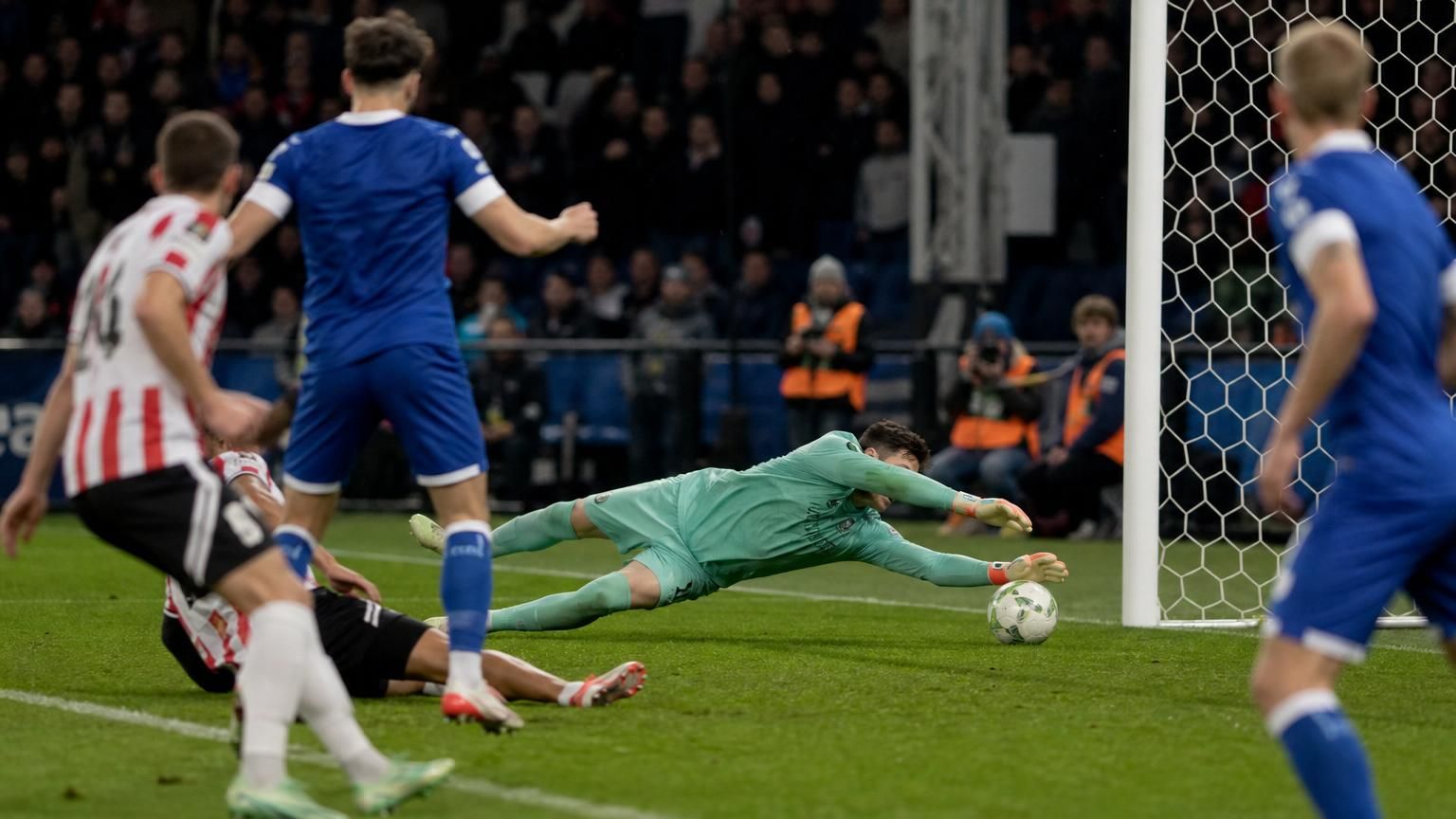 KAA Gent moest in Europa tevreden zijn met een 0-0 tegen LNZ Cherkasy na een avond vol spanning.