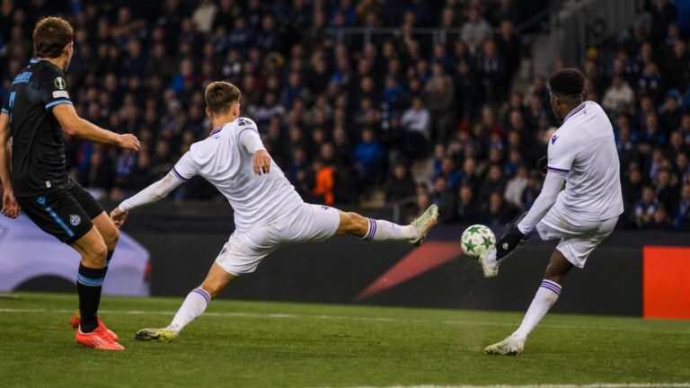 Anderlecht-verdedigers in een gespannen Europese wedstrijdsfeer zonder herkenbare gezichten