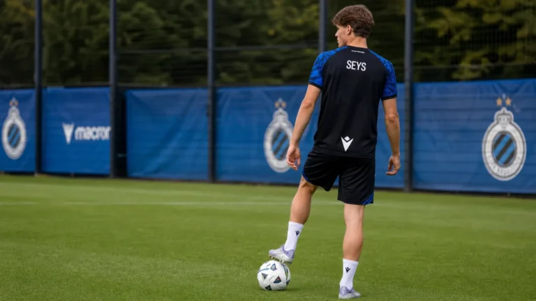 Joaquin Seys in het tenue van Club Brugge op het trainingsveld