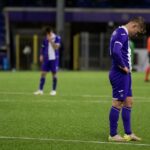 Anderlecht-spelers reageren ontgoocheld na een Europese uitwedstrijd op kunstgras.
