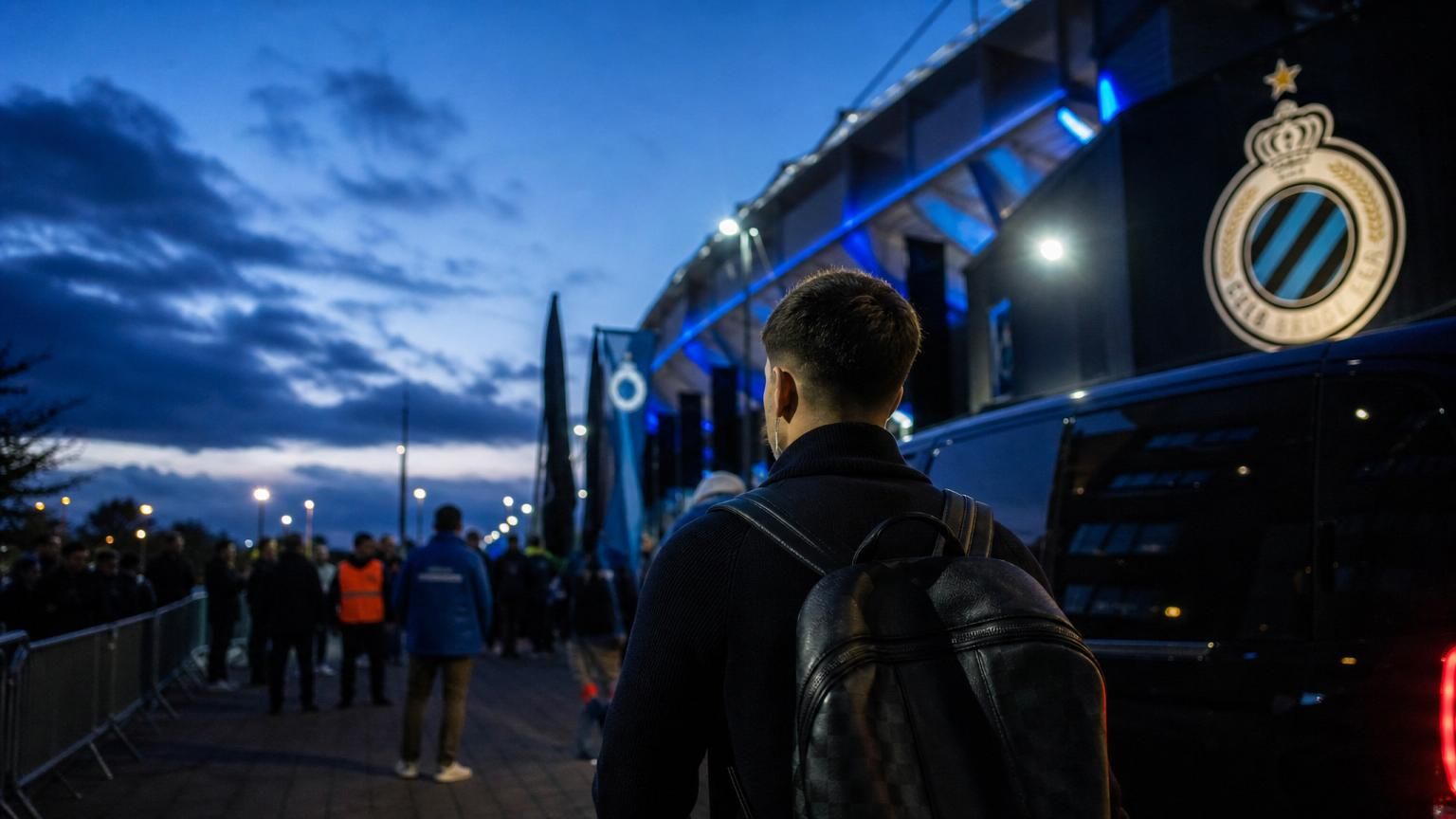 Transfercontext rond Club Brugge en Peer Koopmeiners met stadionomgeving en blauw-zwarte sfeer
