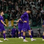 Anderlecht-spelers reageren ontgoocheld na een late gelijkmaker tegen Hammarby