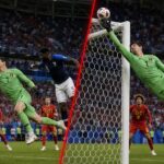 Courtois incasseert links Umtiti's kopbal en redt hem rechts