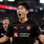 Han-beom Lee viert een doelpunt voor FC Midtjylland in de Deense bekerfinale