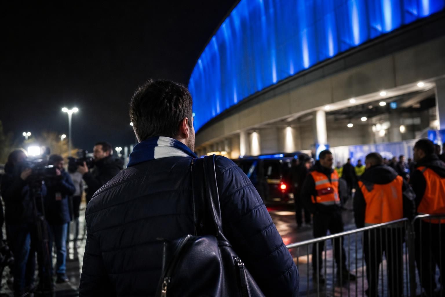 Transfercontext rond KAA Gent met focus op de spanning rond een mogelijk vertrek van Mathias Delorge.