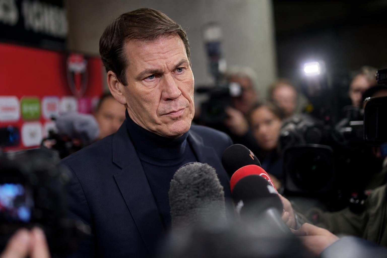 Rudi Garcia tijdens een gespannen voetbalmoment rond de Rode Duivels