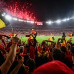 Belgische supporters vieren in een vol WK-stadion na een spectaculaire comeback van de Rode Duivels.