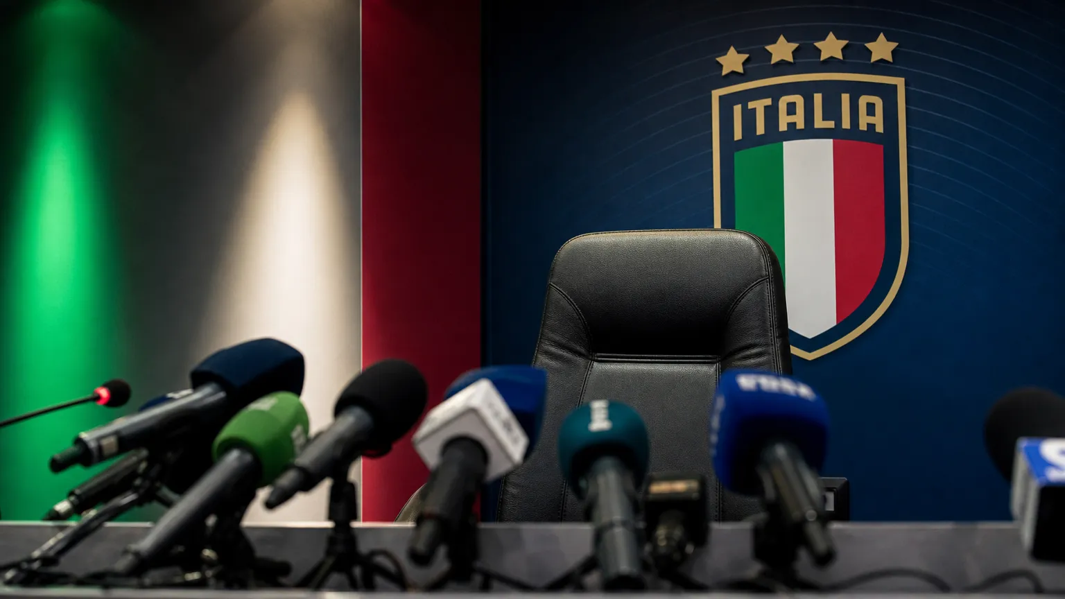 Perscontext rond Italië en de mogelijke aanstelling van Andrea Pirlo als bondscoach