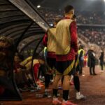 Gespannen sfeer rond de bank van de Rode Duivels na een moeizame wedstrijd