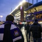 Transfersfeer rond RSC Anderlecht aan het Lotto Park zonder herkenbare gezichten.