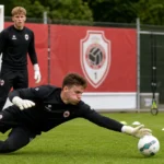 Niet-identificeerbare doelmannen tijdens een training van Royal Antwerp FC