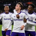Anderlecht-spelers vieren een laat doelpunt tegen Hammarby IF