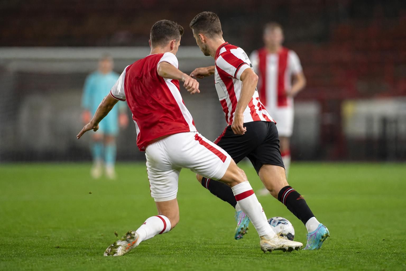 Royal Antwerp FC in actie tijdens een oefenwedstrijd tegen PSV