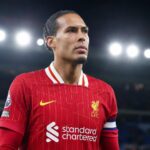 Virgil van Dijk in Liverpool-context tijdens een gespannen transferzomer