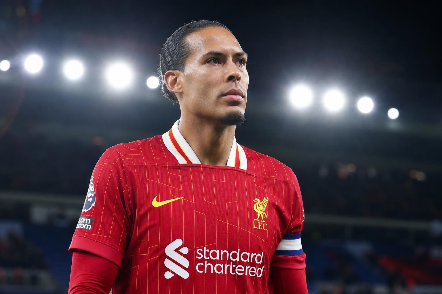 Virgil van Dijk in Liverpool-context tijdens een gespannen transferzomer