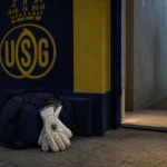 Keepershandschoenen in een Union-context na het vertrek van Kjell Scherpen naar Ipswich Town.