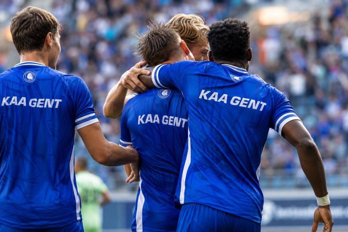 KAA Gent in een intense oefenwedstrijd tegen AZ Alkmaar