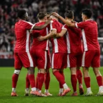 Antwerp viert een doelpunt tijdens de oefenmatch tegen Olympiakos