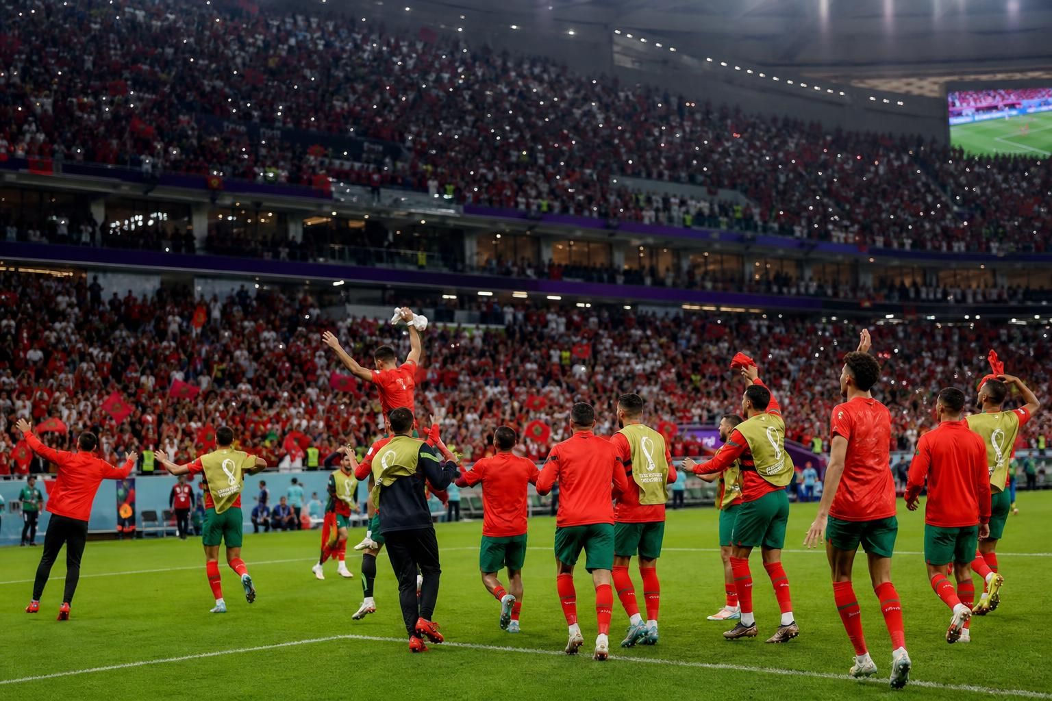 Marokkaanse spelers vieren de WK-kwalificatie voor de kwartfinales na de zege tegen Canada