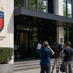 Media verzamelen aan de ingang van de Italiaanse voetbalbond