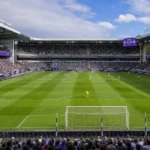 Brede blik op het Lotto Park tijdens een wedstrijddag van RSC Anderlecht.
