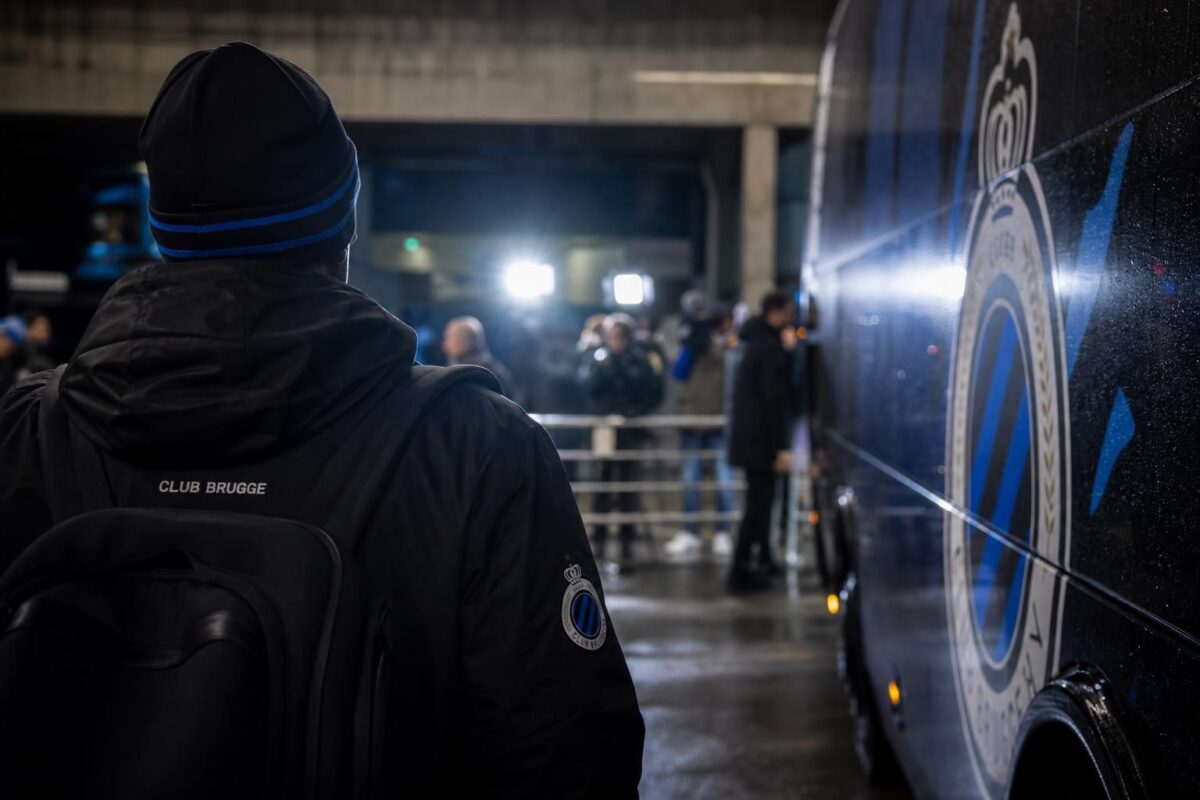 Transfercontext rond Club Brugge met gespannen voetbalsfeer zonder herkenbare gezichten