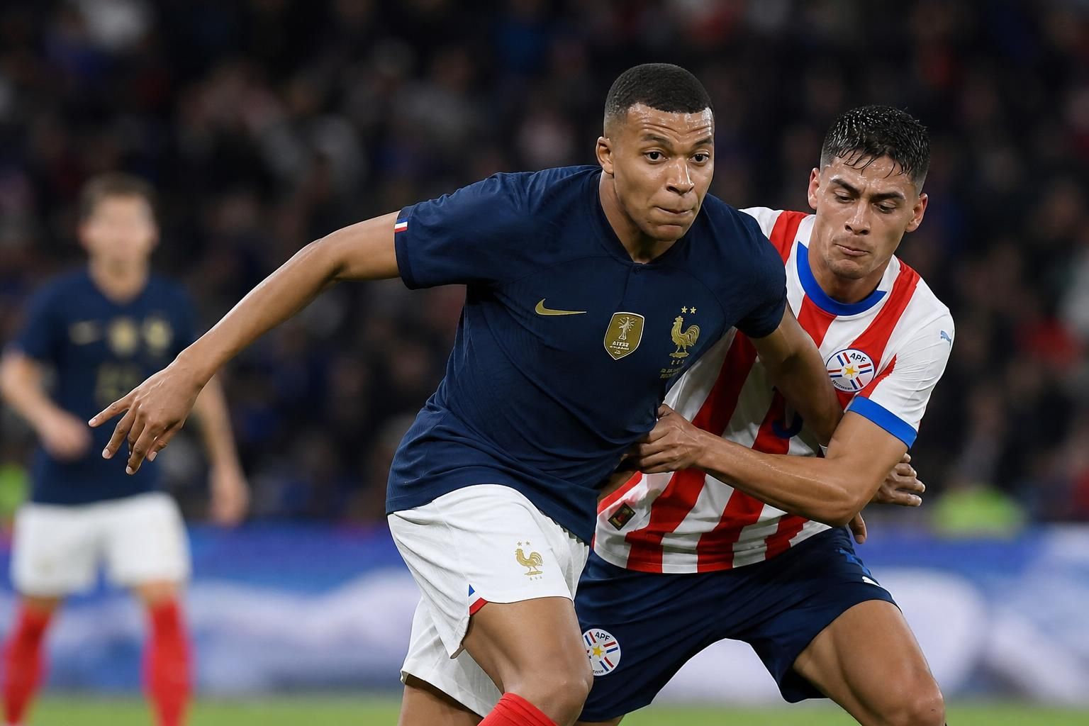 Kylian Mbappé in Franse wedstrijdcontext tijdens een gespannen WK-duel