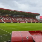Brede blik op de Bosuil tijdens de dagelijkse clubwerking van Royal Antwerp FC