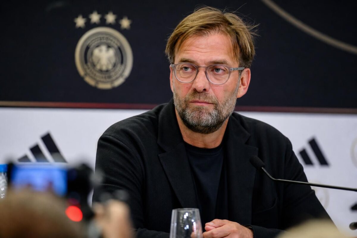 Jürgen Klopp in een perscontext rond de Duitse nationale ploeg