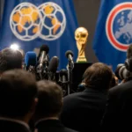 Gespannen perscontext rond internationale voetbalbestuurders en het WK-conflict tussen FIFA en UEFA