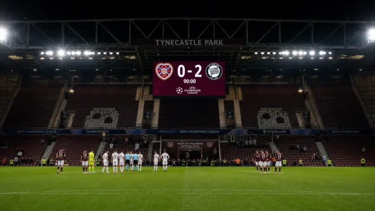 Breed zicht op het thuisstadion van Hearts na de 0-2 tegen Sturm Graz