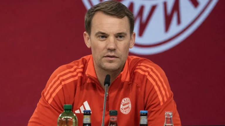 Manuel Neuer tijdens een persmoment bij Bayern München