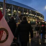 Transfercontext rond Feyenoord met focus op een mogelijke rechtsachterpiste zonder herkenbare gezichten