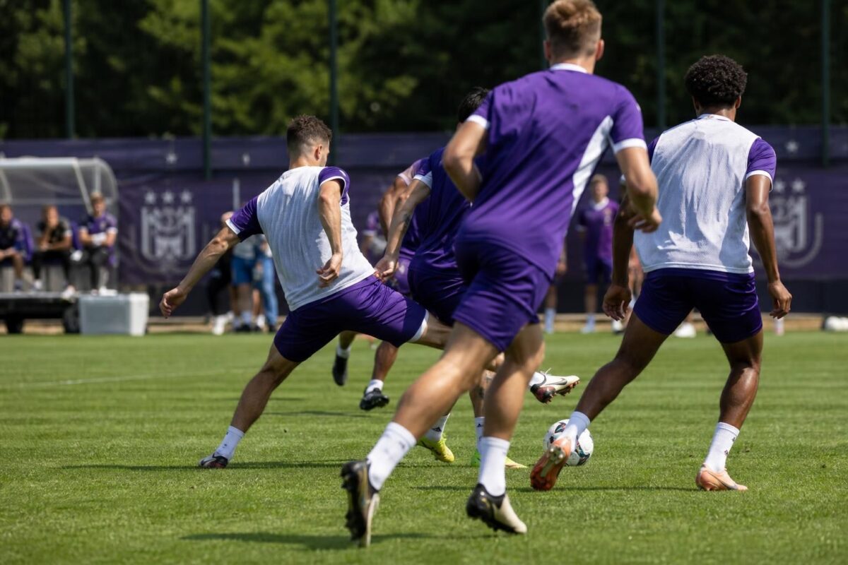 Anderlecht tijdens een intense oefenwedstrijd onder Vitor Bruno