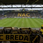 Gevulde tribunes van NAC Breda tijdens een wedstrijddag