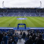 Brede blik op een gevuld KRC Genk-stadion tijdens een wedstrijddag