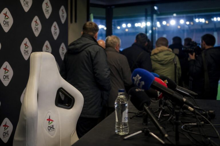 Een gespannen voetbalcontext rond de mogelijke overstap van Carl Hoefkens naar OH Leuven