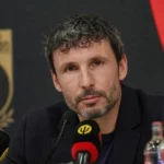 Mark van Bommel in een perscontext rond zijn start bij de Rode Duivels