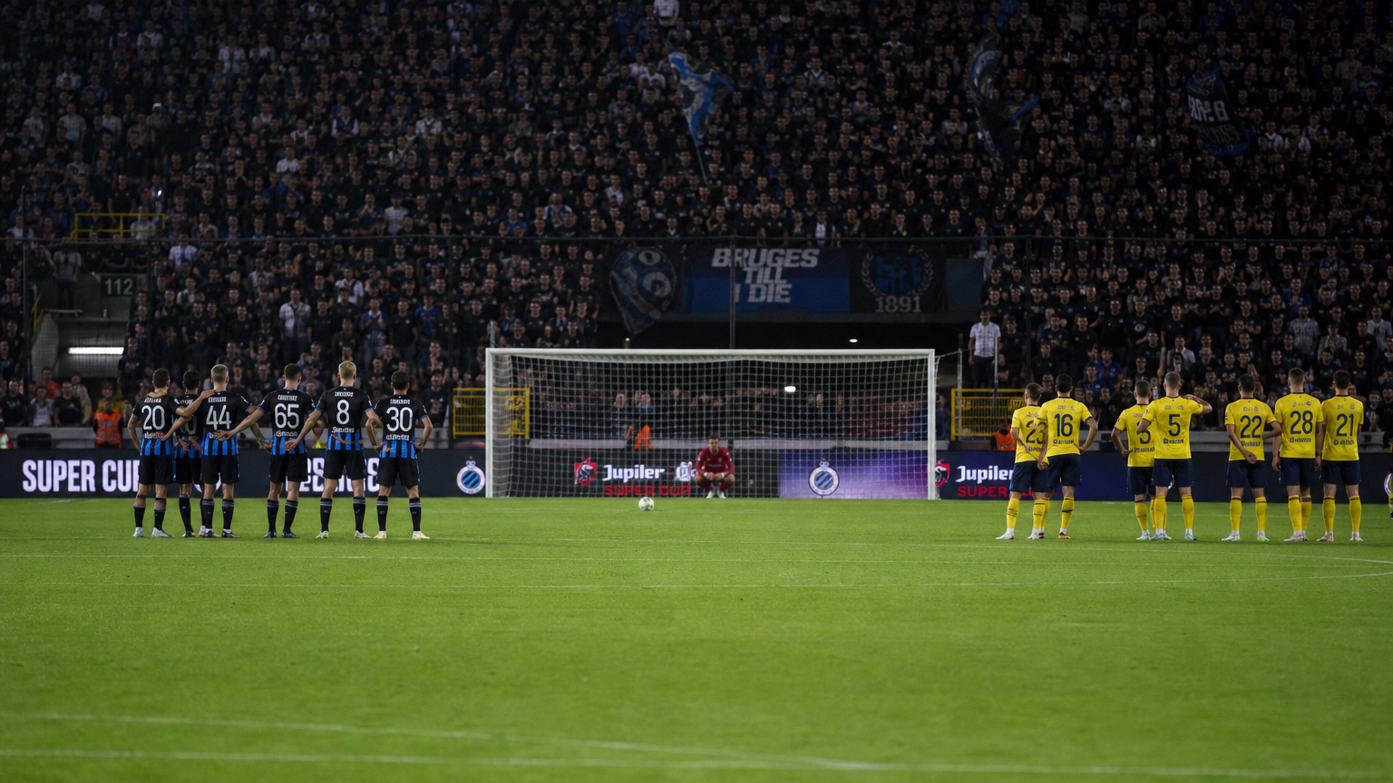 Spelers van Club Brugge en Union SG tijdens de strafschoppenreeks in het Jan Breydelstadion