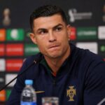 Cristiano Ronaldo tijdens een gespannen persmoment voor Portugal op het WK